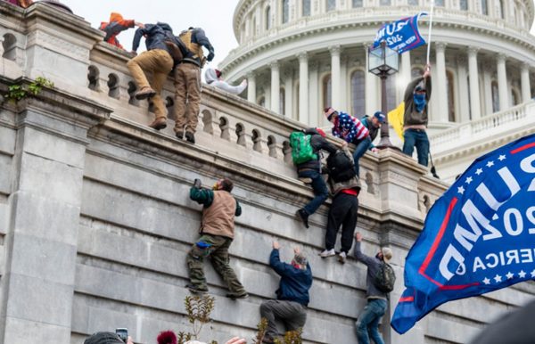 Τραμπ: Απένειμε χάρη στους δράστες της επίθεσης στο Καπιτώλιο την 6η Ιανουαρίου 2021
