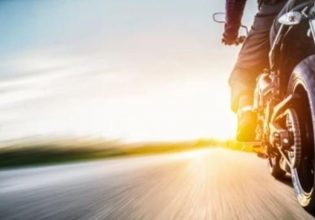 Θεοδωρικάκος: «Θα απαγορευτεί η χορήγηση καυσίμων σε όποιον δεν φοράει κράνος»