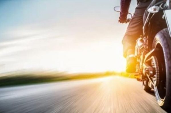 Θεοδωρικάκος: «Θα απαγορευτεί η χορήγηση καυσίμων σε όποιον δεν φοράει κράνος»