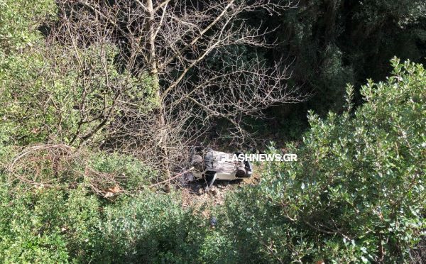 Χανιά: Οδηγός έπεσε σε γκρεμό 25 μέτρων και έμεινε εγκλωβισμένος στο Ι.Χ. όλο το βράδυ