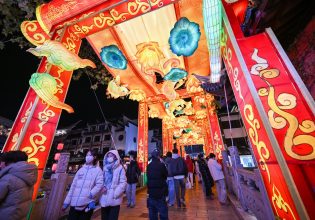 Γιατί αποτυγχάνει το άνοιγμα της Κίνας στους ξένους τουρίστες