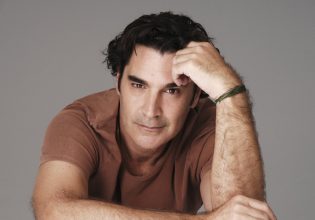 Χριστόφορος Παπακαλιάτης: «Οι γυναίκες είναι ελεύθερες να αποφασίσουν για το αν θα φέρουν παιδί στον κόσμο»