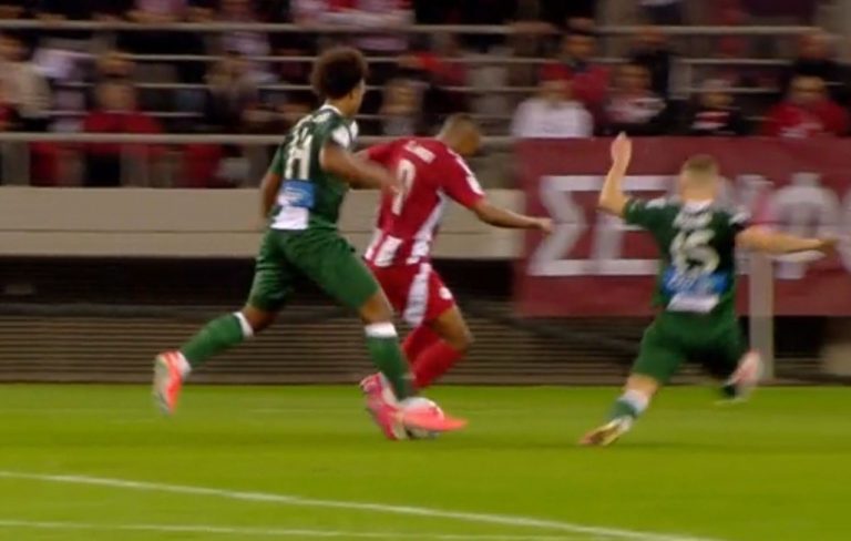 Ο Βίντσιτς δεν έδωσε πέναλτι στον Ελ Κααμπί στο 38′ – Ο Μαροκινός ανατράπηκε στην περιοχή από τον Πάλμερ Μπράουν