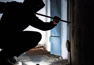 Λιβαδειά: Ταυτοποιήθηκε ο δράστης που έκλεβε καταστήματα – Εξιχνιάσθηκαν 12 κλοπές και τέσσερις απόπειρες