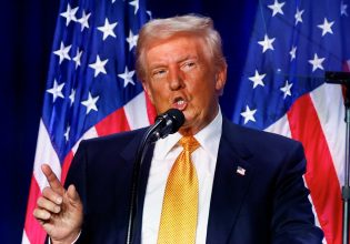 Λος Αντζελες: Νέα επίθεση Τραμπ στους ηγέτες των Δημοκρατικών για τις φονικές πυρκαγιές