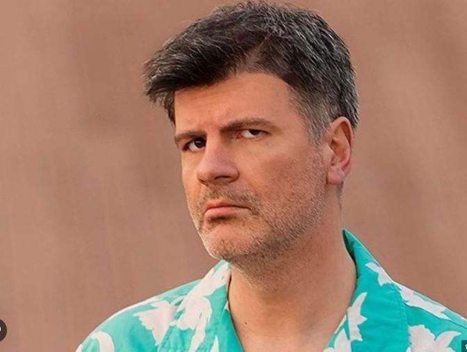 Φοίβος Δεληβοριάς και Νατάσσα Μποφίλιου αποχωρούν από την παράσταση που προκαλεί αντιδράσεις