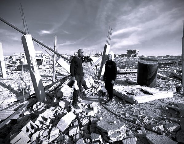 Σε σπίτια που έγιναν μπάζα επιστρέφουν οι Παλαιστίνιοι – «Θυμάσαι, μπαμπά, όταν μου έκανες πάρτι γενεθλίων εκεί»