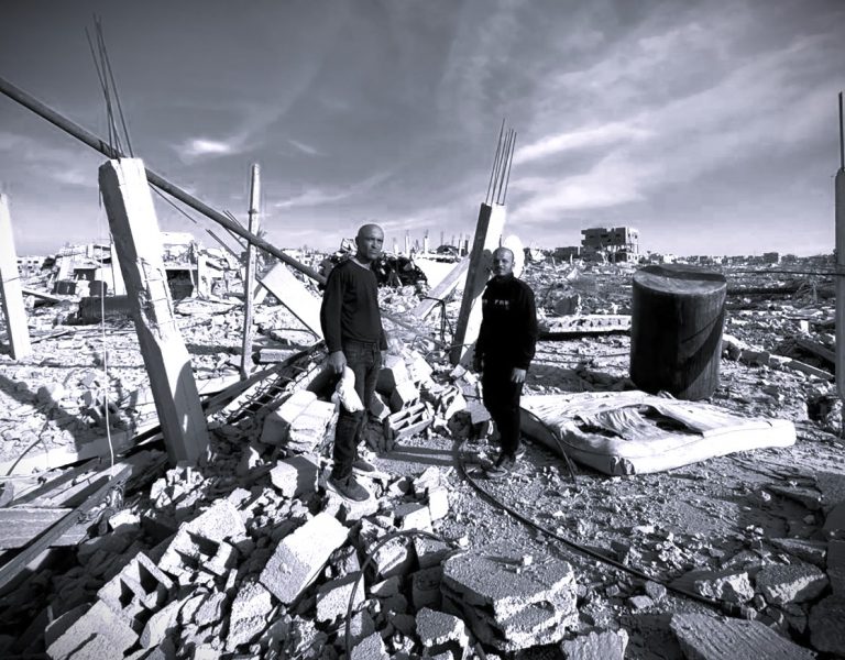 Σε σπίτια που έγιναν μπάζα επιστρέφουν οι Παλαιστίνιοι – «Θυμάσαι, μπαμπά, όταν μου έκανες πάρτι γενεθλίων εκεί»