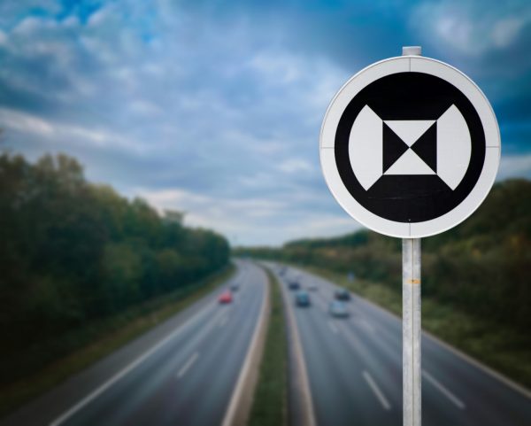 Γερμανία: Η μυστηριώδης πινακίδα στους δρόμους – Μπερδεύει τους ταξιδιώτες