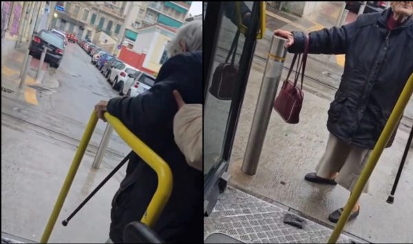 Οδηγός λεωφορείου παραδίδει μαθήματα ανθρωπιάς: Η βοήθεια και ο σεβασμός σε 96χρονη
