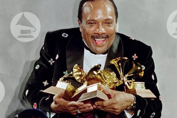 Grammy 2025: Κουίνσι Τζόουνς, Μπιγιονσέ και ένα Λος Άντζελες που ακόμη φλέγεται