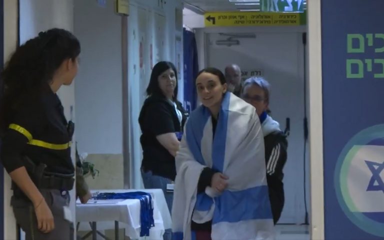 Ισραήλ: Η στιγμή που οι όμηροι επανενώνονται με τις οικογένειές τους