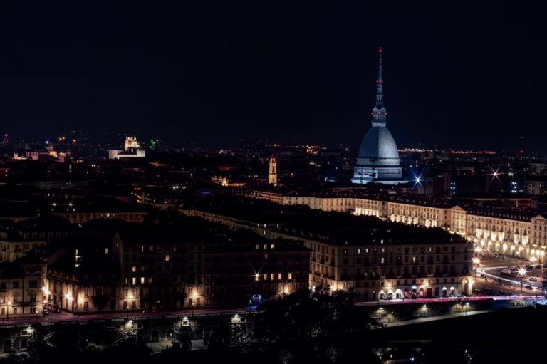 Γιατί μισώ την Πρωτοχρονιά: Το αθάνατο κείμενο του Αντόνιο Γκράμσι που απαντά στις υπαρξιακές κρίσεις της ημέρας