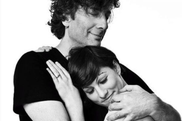 «14 γυναίκες ήρθαν σε μένα γι’ αυτό»: Τι ήξερε η πρώην σύζυγος του Νιλ Γκέιμαν για τον παραβιαστικό «αφέντη»;