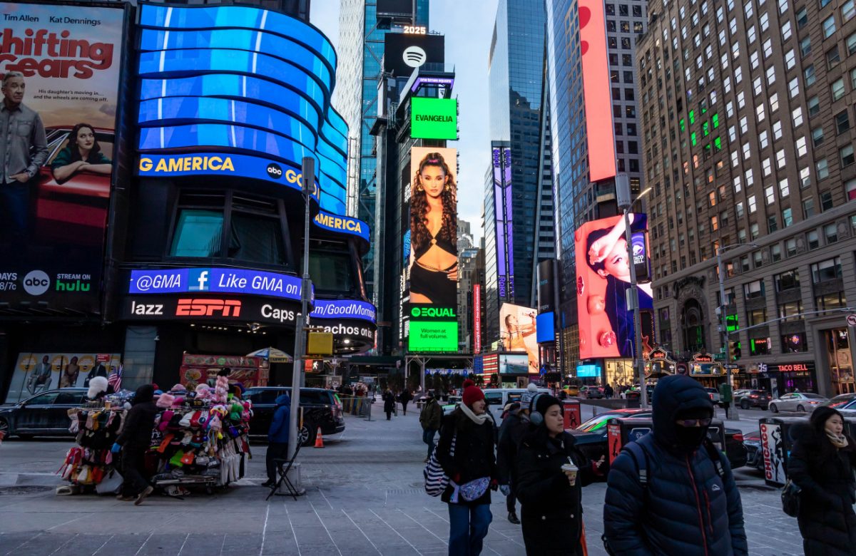 Η Evangelia εμφανίστηκε σε Billboard κι έκανε την Times Square να… χορεύει πεντοζάλι!