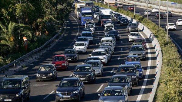 Καθυστερήσεις στην κάθοδο του Κηφισού λόγω τροχαίου νωρίτερα