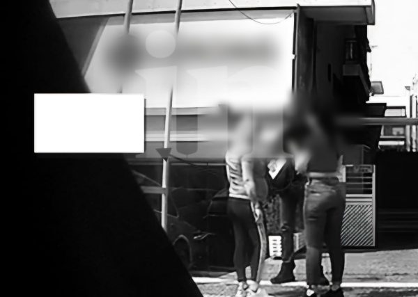 Έτσι έπιασαν το κύκλωμα οι Αδιάφθοροι της ΕΛ.ΑΣ. – Οι φωτογραφίες με τα χρήματα και οι συναντήσεις της 37χρονης με τον «αρχηγό»