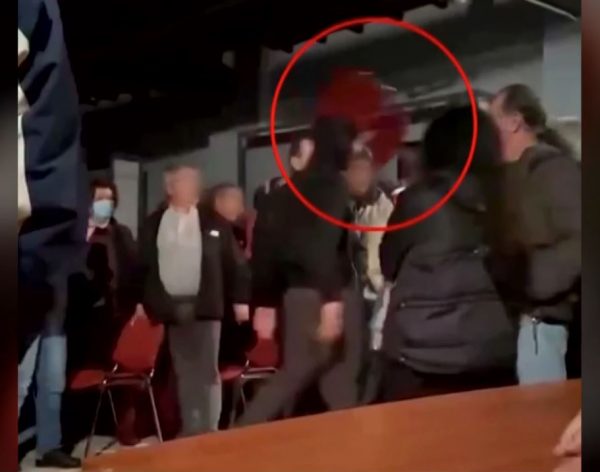 Λαύριο: Πανικός επικράτησε στο δημοτικό συμβούλιο – Έριξαν καρέκλα στον δήμαρχο