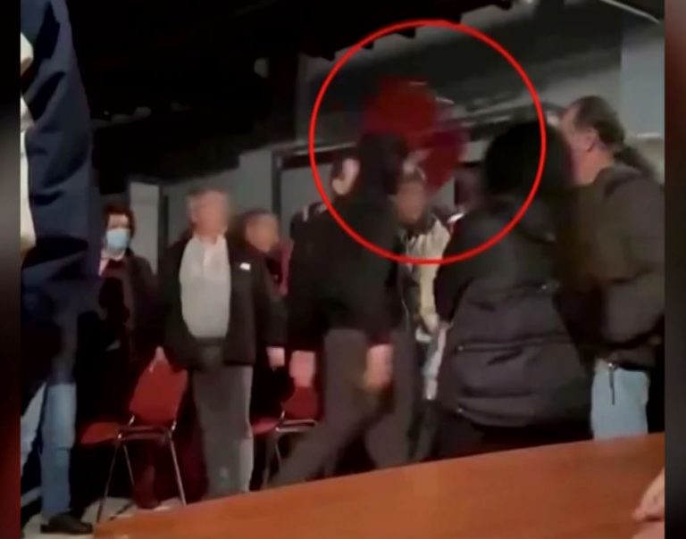 Λαύριο: Πανικός επικράτησε στο δημοτικό συμβούλιο – Έριξαν καρέκλα στον δήμαρχο