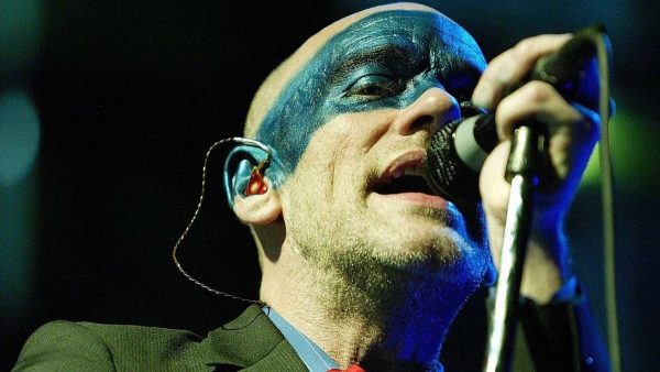 Μάικλ Στάιπ: Ο frontman των R.E.M. καλεί σε μποϊκοτάζ των Facebook και Instagram για την ακροδεξιά