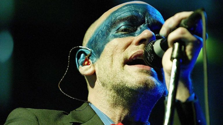 Μάικλ Στάιπ: Ο frontman των R.E.M. καλεί σε μποϊκοτάζ των Facebook και Instagram για την ακροδεξιά