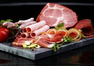 Kόκκινο κρέας και αλλαντικά ενοχοποιούνται τώρα και για άνοια