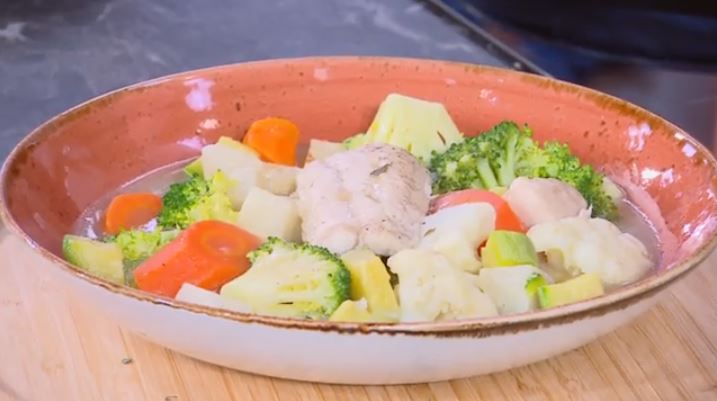 Συνταγή: Μπακαλιάρος αχνιστός με λαχανικά και μπαχαρικά