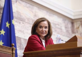 Ντόρα Μπακογιάννη: Δεν είναι βαφτιστήρι μου ο δολοφόνος του Παναγιώτη στα Χανιά