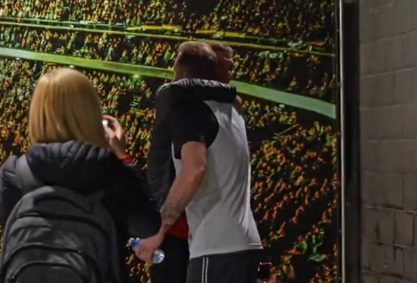 Ολυμπιακός: Η υποδοχή της Ζαλγκίρις και η θερμή αγκαλιά Μπαρτζώκα-Μπραζντέικις (vid)