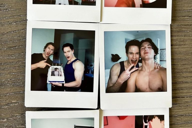 Μεγαλώστε παιδιά για να στέκονται ψηλά: Ο μεγιστάνας που κυνηγά την αθανασία έχει εμμονή με τη στύση του γιου του