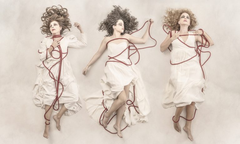 «Μονόκλινο σε Μπουάτ» της Όλγας Στέφου στο θέατρο Αλκμήνη από τις 18 Ιανουαρίου