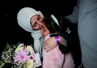 Δυτική Οχθη: Παλαιστίνιοι που αποφυλακίστηκαν επευφημούνται – Γυναίκες και παιδιά οι περισσότεροι