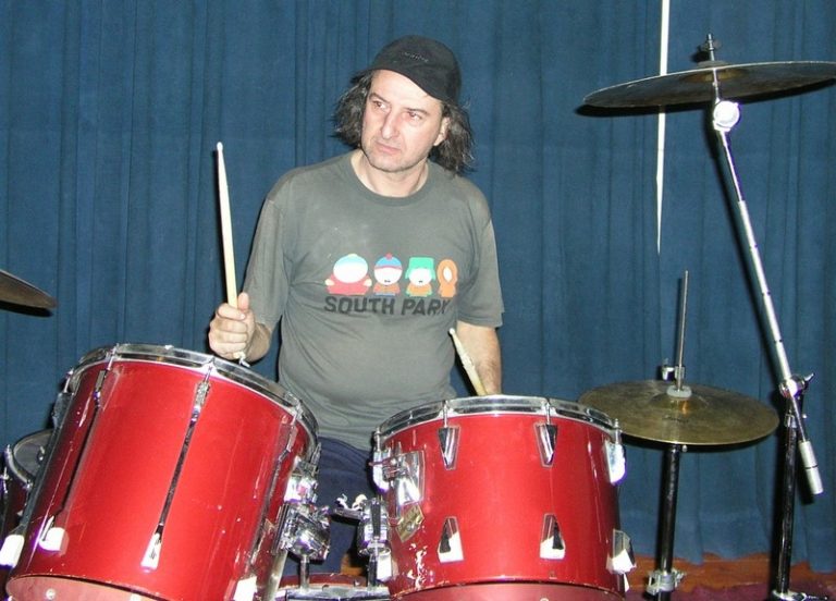 Δημήτρης Δημητράκας: Ο ντράμερ των Panx Romana δεν κρατάει πλέον το τέμπο