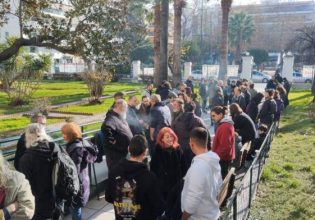 Βασίλης Μάγγος: Συγκέντρωση στα δικαστήρια Βόλου όπου γίνεται η δίκη – Συγκλονιστική κατάθεση του πατέρα