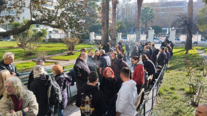 Βασίλης Μάγγος: Συγκέντρωση στα δικαστήρια Βόλου όπου γίνεται η δίκη – Συγκλονιστική κατάθεση του πατέρα