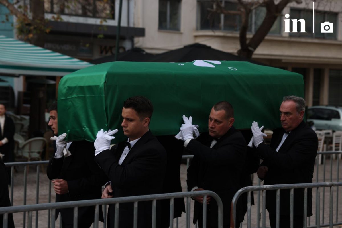 Μίμης Δομάζος: Το τελευταίο αντίο στον «στρατηγό» του ελληνικού ποδοσφαίρου