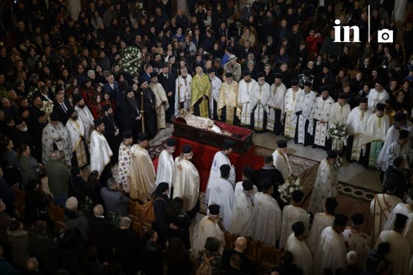 Αρχιεπίσκοπος Αναστάσιος: Στα Τίρανα το σκήνωμά του – Σε λαϊκό προσκύνημα