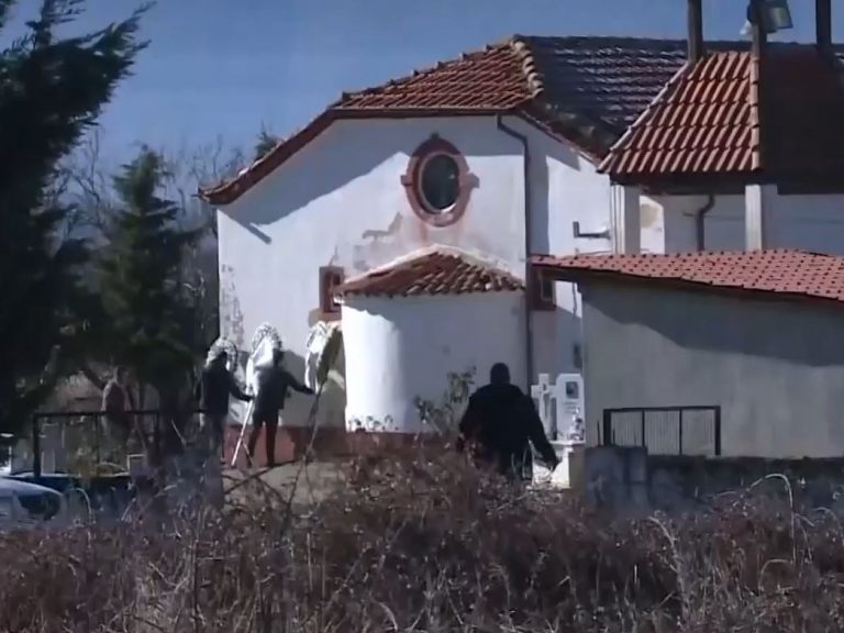 Πρέσπες: Ράγισαν καρδιές στις κηδείες των δύο φίλων που «έσβησαν» στην άσφαλτο – Αγωνία για τον 17χρονο