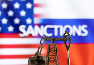 Στον «αέρα» 1,5 εκατ. βαρέλια ρωσικού αργού την ημέρα από τις κυρώσεις των ΗΠΑ