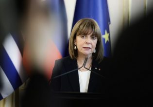 Σακελλαροπούλου: Ο Αρχιεπίσκοπος Αναστάσιος αντιτάχθηκε στη μισαλλοδοξία και τον θρησκευτικό φανατισμό