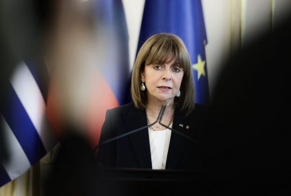 Σακελλαροπούλου: Ο Αρχιεπίσκοπος Αναστάσιος αντιτάχθηκε στη μισαλλοδοξία και τον θρησκευτικό φανατισμό