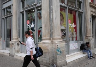 Χειμερινές εκπτώσεις: Ξεκίνησαν με αυξημένες προσδοκίες από τους εμπόρους