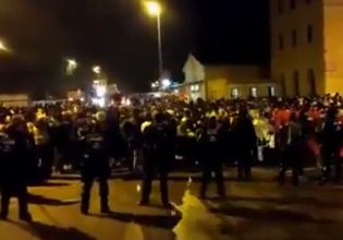 Γερμανία: Μπλόκο αντιφασιστών στο συνέδριο του ακροδεξιού AFD – Χιλιάδες διαδηλωτές