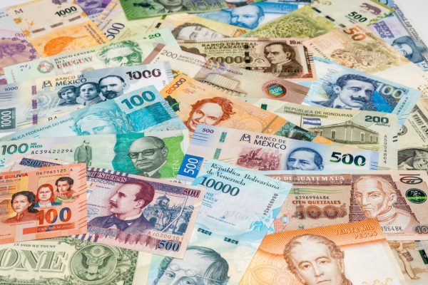 Carry trade: Η απειλή δασμών του Ντόναλντ Τραμπ αλλάζει τις αγορές