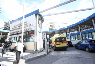 Μίμης Δομάζος: Παραμένει διασωληνωμένος – Τι λέει το νέο ιατρικό ανακοινωθέν