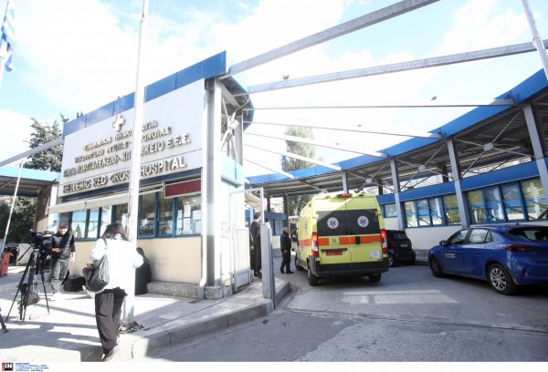 Μίμης Δομάζος: Παραμένει διασωληνωμένος – Τι λέει το νέο ιατρικό ανακοινωθέν