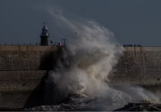 Eowyn: Συναγερμός για την «καταιγίδα του αιώνα» στη Βρετανία – Προειδοποιητικές κλήσεις σε 4,5 εκατ.