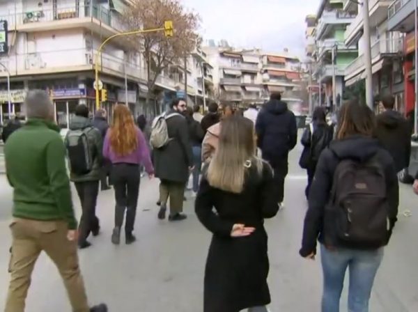 Θεσσαλονίκη: Η αστυνομία διέλυσε την συγκέντρωση – Έριξαν χειροβομβίδες κρότου λάμψης