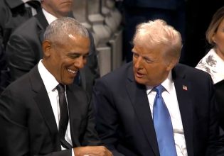 Κηδεία Κάρτερ: Ομπάμα και Τραμπ τα λένε και… βάζουν τα γέλια