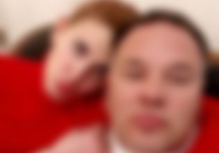 Βαριές κατηγορίες κατά της συζύγου του αστυνομικού της Βουλής – Δεν θα έχει επικοινωνία με τα παιδιά της